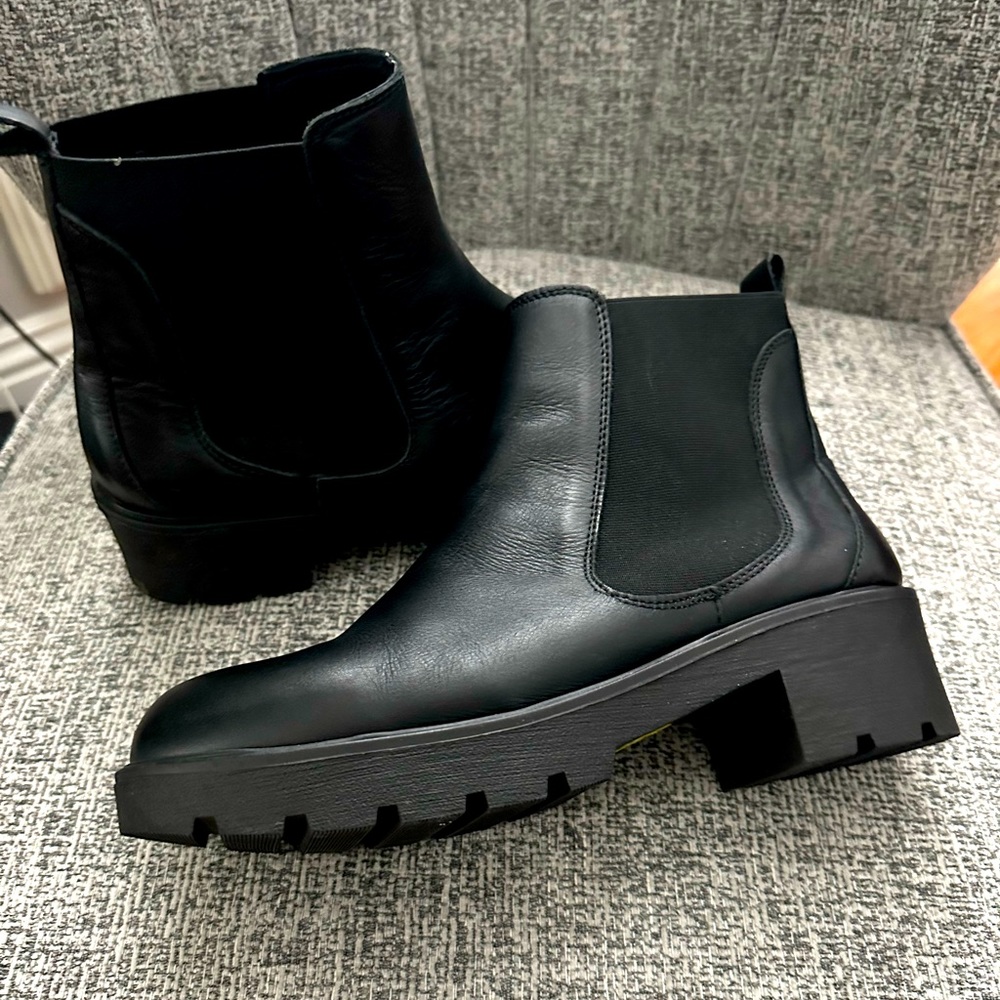 Leather Chelsea boots